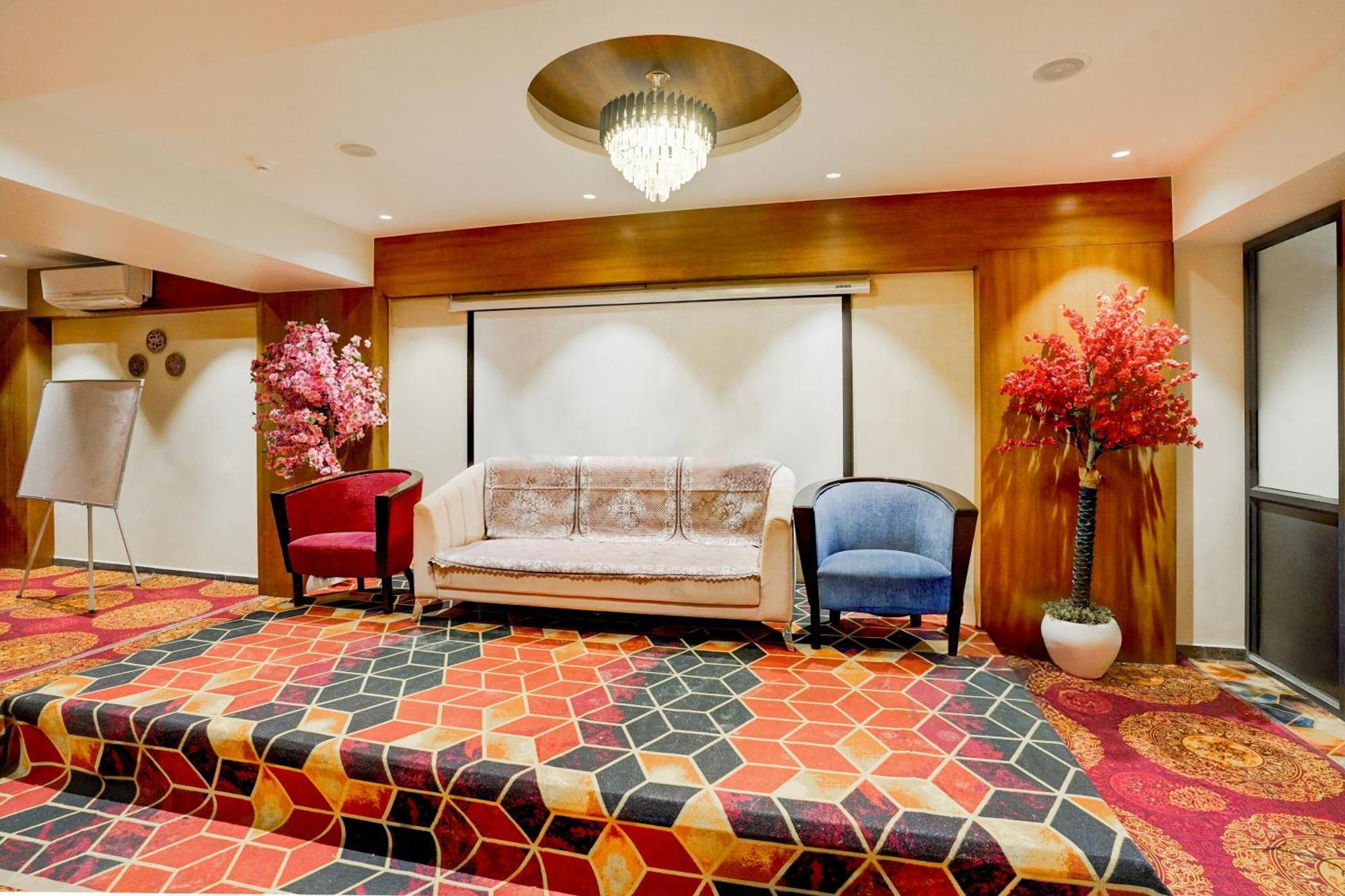 Palette- Siddharth Inn Gandhinagar Exterior photo